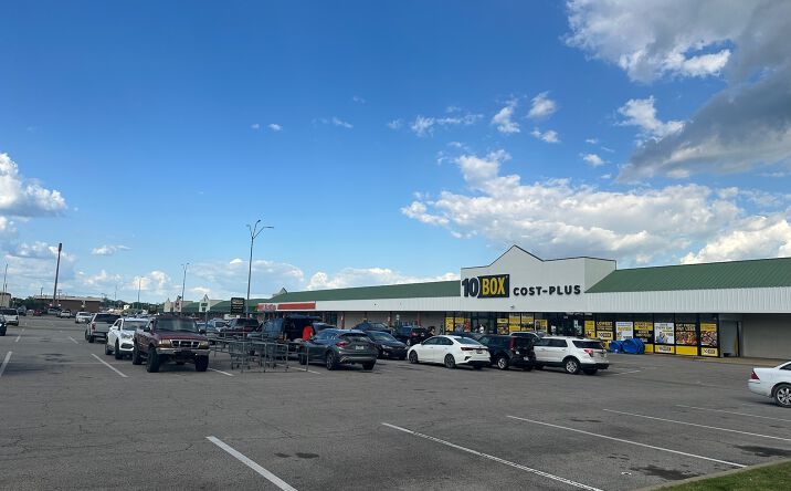 Pictures of Retail property located at 250 Cloverleaf Plaza, Van Buren, AR 72956 for lease - image #1