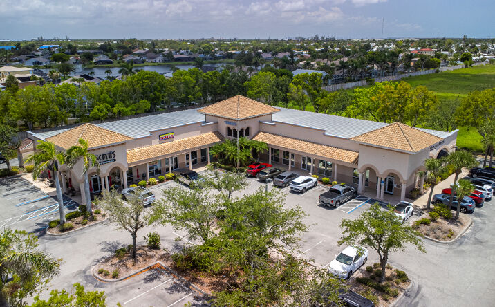 Pictures of Retail property located at 15751 San Carlos Blvd, Fort Myers, FL 33908 for lease - image #1
