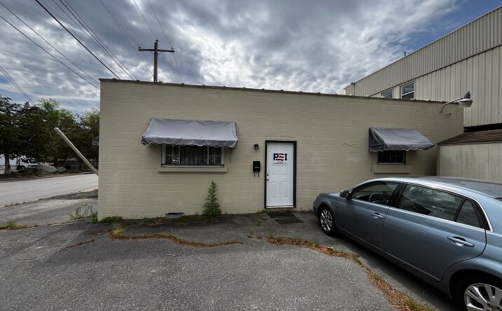Pictures of Office property located at 2105 Lake Ave, Richmond, VA 23230 for lease - image #1