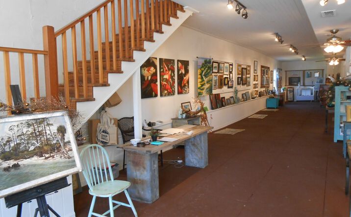 Pictures of Retail, Office, Restaurant property located at 117 Market St, Apalachicola, FL 32320 for lease - image #1