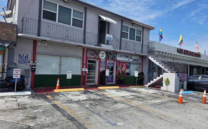 Pictures of Retail property located at 5655 Johnson St # B, Hollywood, FL 33021 for lease - image #1