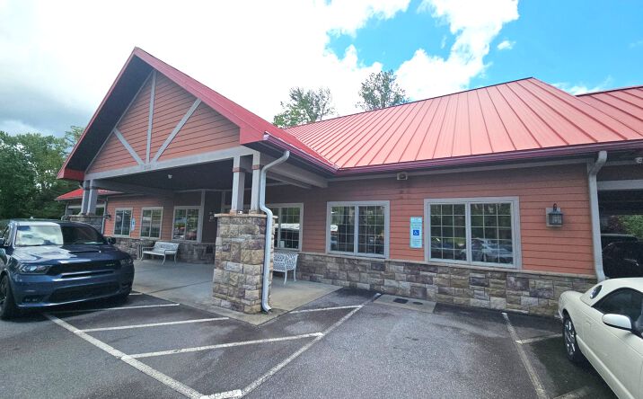 Pictures of Retail, Office property located at 1216 Asheville Hwy, Hendersonville, NC 28791 for lease - image #1