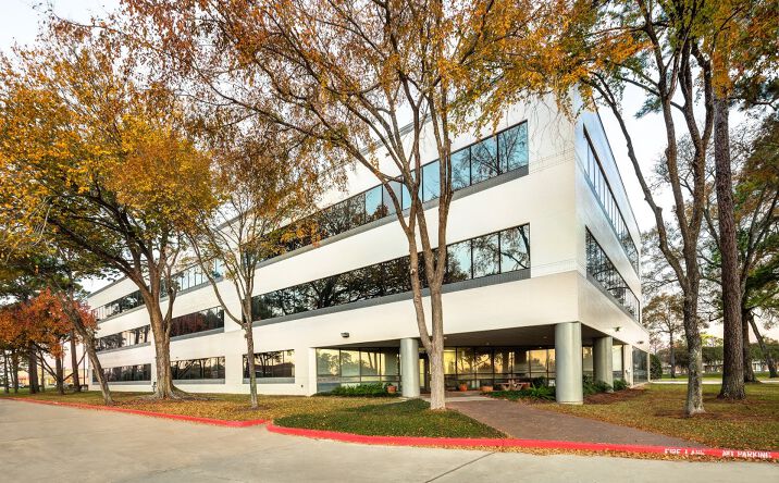 Pictures of Office property located at 7702 Farm to Market 1960 Rd E, Humble, TX 77346 for lease - image #1
