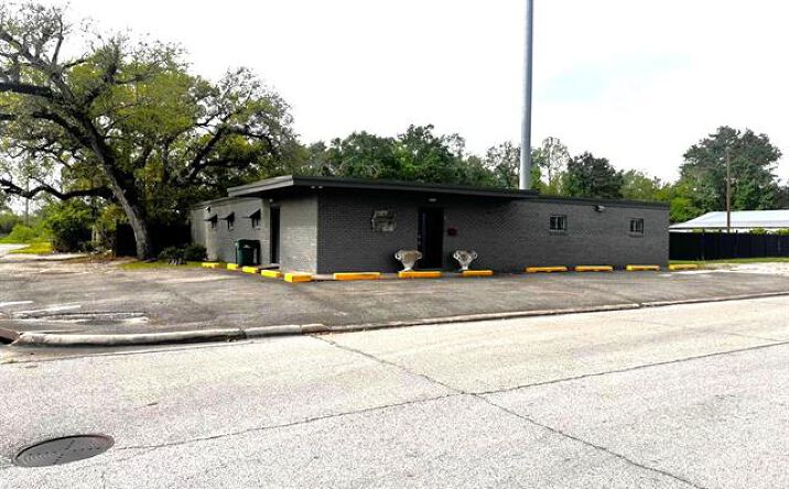 Pictures of Office, Land property located at 1601 Main Ave, Orange, TX 77630 for lease - image #1
