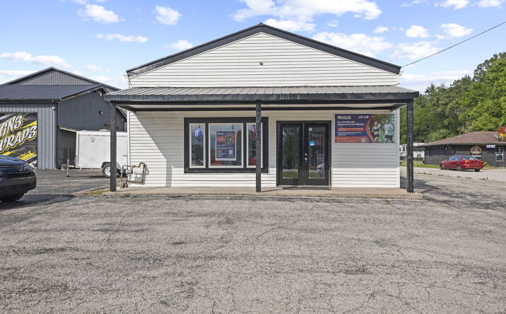 Pictures of Office property located at 1710 Hospital Dr, Martinsville, IN 46151 for lease - image #1