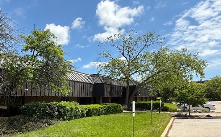 Pictures of Office, Industrial, Special Purpose property located at 425 Barclay Blvd, Lincolnshire, IL 60069 for lease - image #1