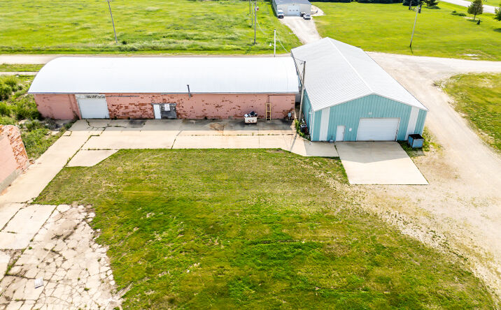 Pictures of Industrial property located at 21035 240th St, Grundy Center, IA 50638 for lease - image #1