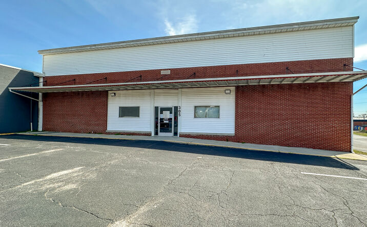 307 N Broad St, New Tazewell, TN 37825 | Crexi.com