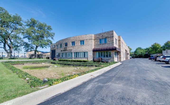 Pictures of Office property located at 1015 IL-83, Elmhurst, IL 60126 for lease - image #1