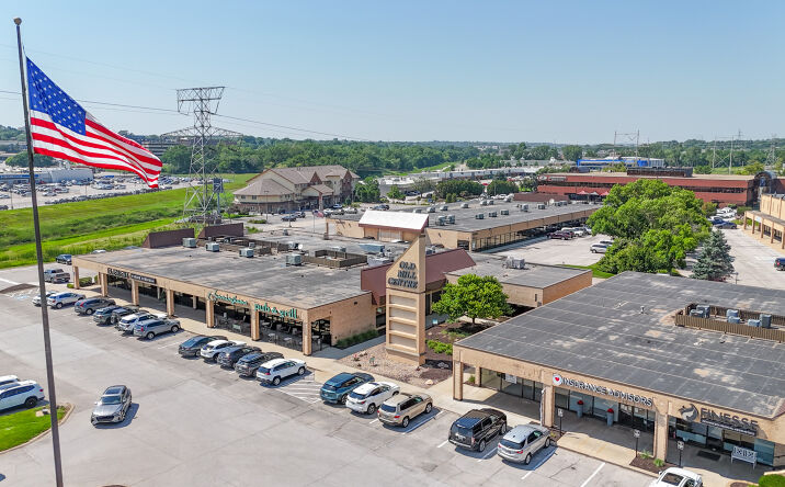 Pictures of Retail, Office, Restaurant property located at 10862 W Dodge Rd, Omaha, NE 68154 for lease - image #1