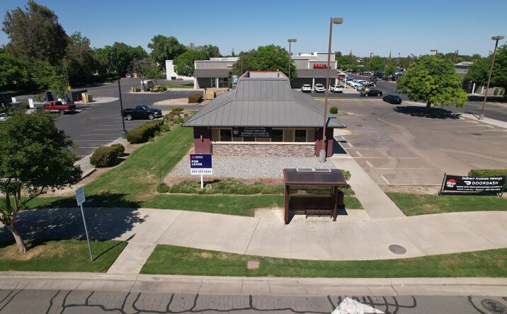 Pictures of Retail property located at 1029 N Lemoore Ave, Lemoore, CA 93245 for lease - image #1