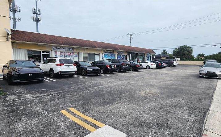 Pictures of Retail property located at 4029 SW 96 Ave, Miami, FL 33165 for lease - image #1