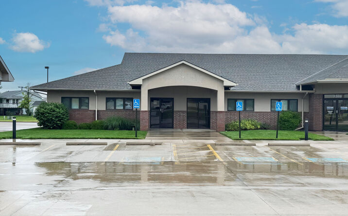 Pictures of Office property located at 2311 S Kansas Ave, Newton, KS 67114 for lease - image #1