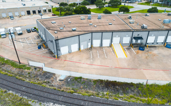Pictures of Industrial property located at 805 W Carrier Pkwy, Grand Prairie, TX 75050 for lease - image #1