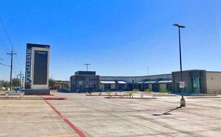 Pictures of Retail, Office property located at 12602 Mines Rd, Laredo, TX 78045 for lease - image #1