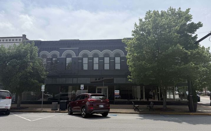 Pictures of Retail property located at 101 SE 4th St, Evansville, IN 47708 for lease - image #1