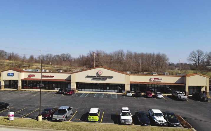 Pictures of Retail property located at 1621-1629 A. Roy Dr, Washington, MO 63090 for lease - image #1