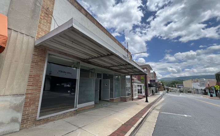 Pictures of Retail, Restaurant property located at 411 W Main St, Waynesboro, VA 22980 for lease - image #1