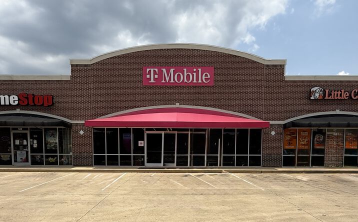 Pictures of Retail property located at 340 Park Plaza Dr, New Albany, MS 38652 for lease - image #1