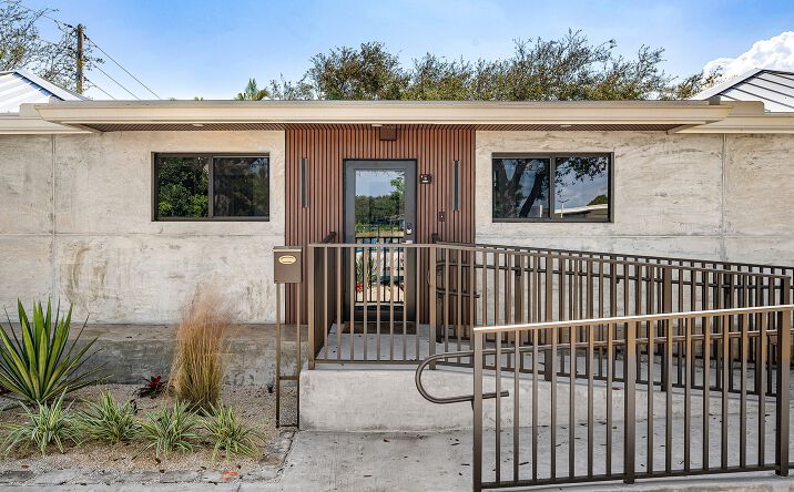 Pictures of Office property located at 112 SE 10th St, Delray Beach, FL 33483 for lease - image #1