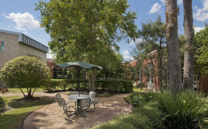 Pictures of Office property located at 411 Lantern Bend Dr, Houston, TX 77090 for lease - image #1