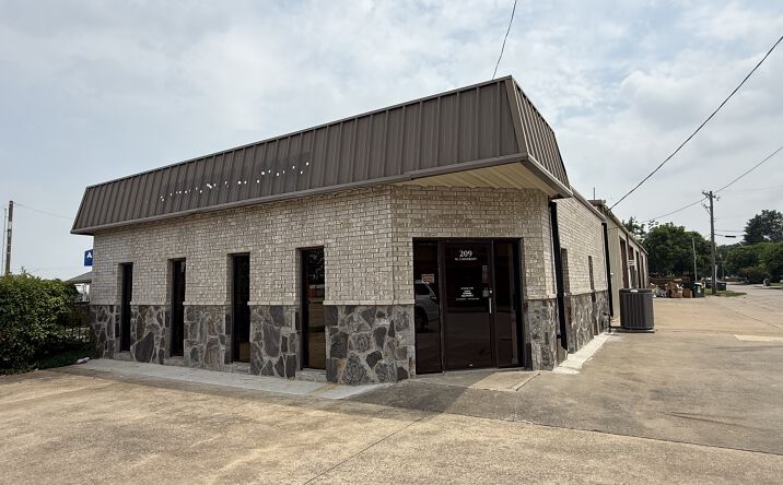 Pictures of Office property located at 209 W University Dr, McKinney, TX 75069 for lease - image #1