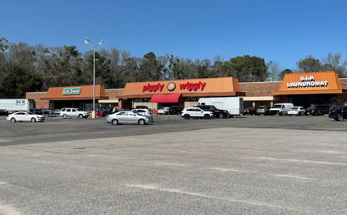 Pictures of Retail property located at 2601 Dauphin Island Pkwy, Mobile, AL 36605 for lease - image #1