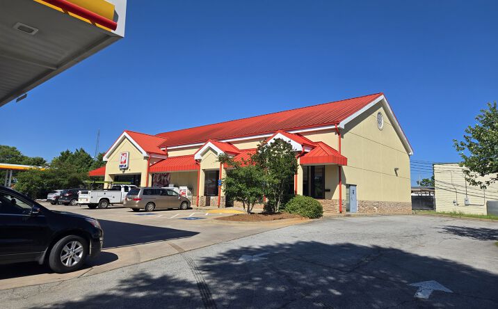 Pictures of Retail, Office, Restaurant property located at 118 N Oliver St, Elberton, GA 30635 for lease - image #1