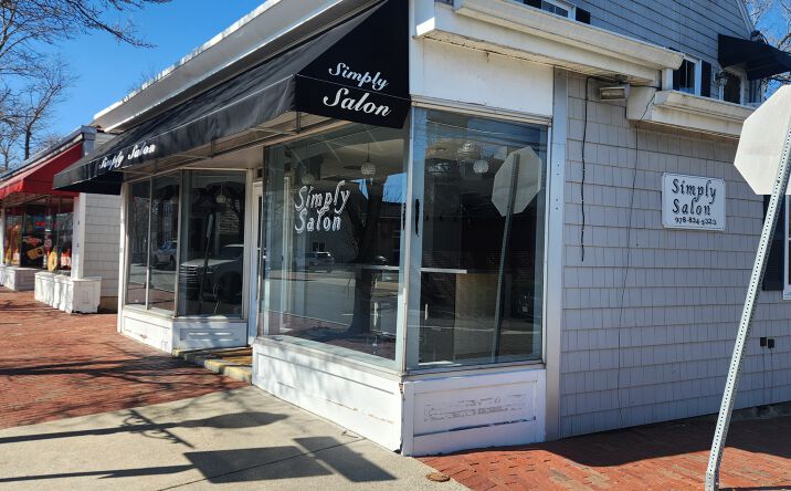 Pictures of Retail property located at 43 Friend St, Amesbury, MA 01913 for lease - image #1