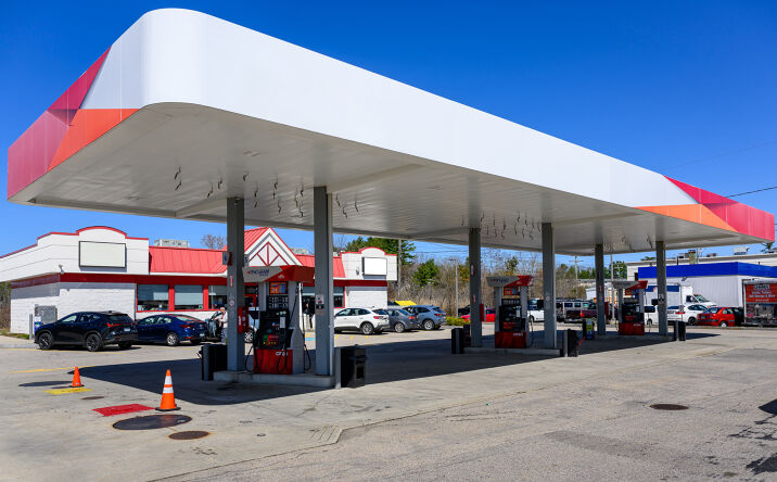 Pictures of Retail property located at 800 Lafayette Rd, Portsmouth, NH 03801 for lease - image #1