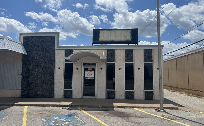 Pictures of Retail, Office property located at 2210 NW Fort Sill Blvd, Lawton, OK 73507 for lease - image #1