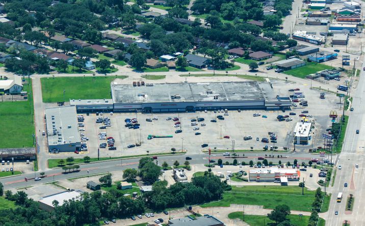 Pictures of Retail property located at 1700 Decker Dr, Baytown, TX 77520 for lease - image #1