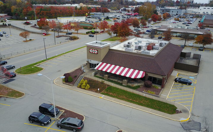 Pictures of Restaurant property located at 240 Mall Blvd, Monroeville, PA 15146 for lease - image #1