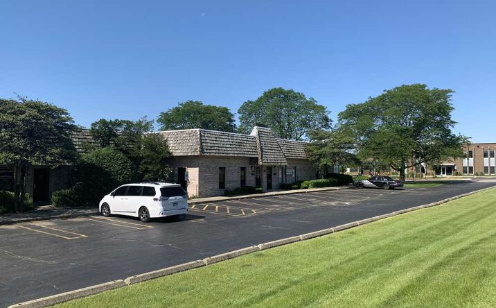 Pictures of Industrial property located at 390-402 E. St. Charles Road, Carol Stream, IL 60188 for lease - image #1