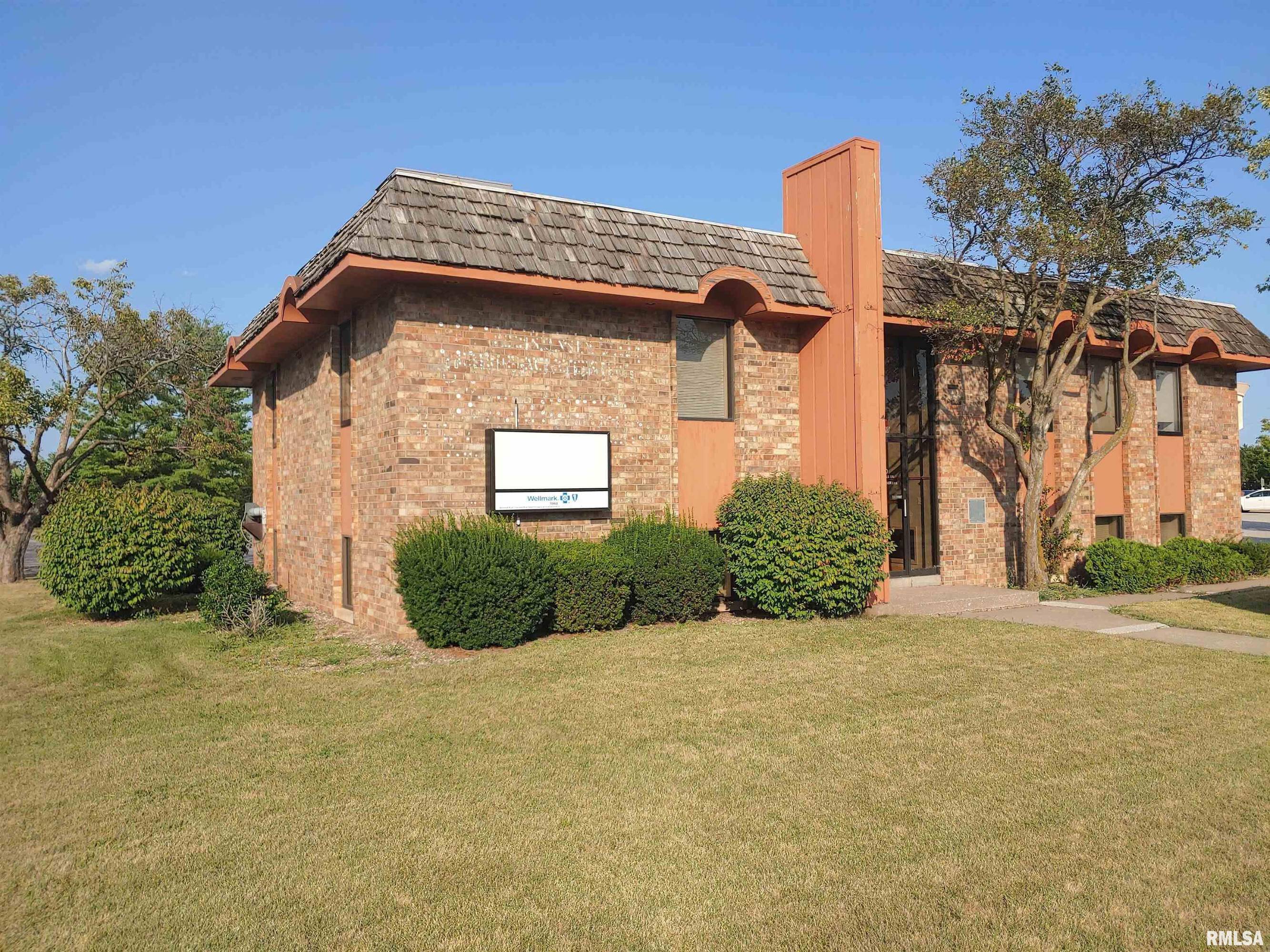 1970 SPRUCE HILLS Drive, Bettendorf, IA 52722