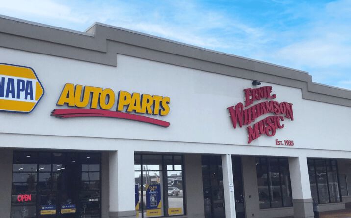Pictures of Retail property located at 15434 Manchester Road, Ellisville, MO 63021 for lease - image #1