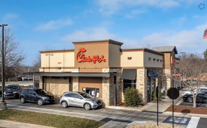 Pictures of Retail property located at 8225,8315, 8325, 8411, 8425, 9309-9335 Northlake Commons Blvd, Charlotte, NC 28216 for lease - image #1