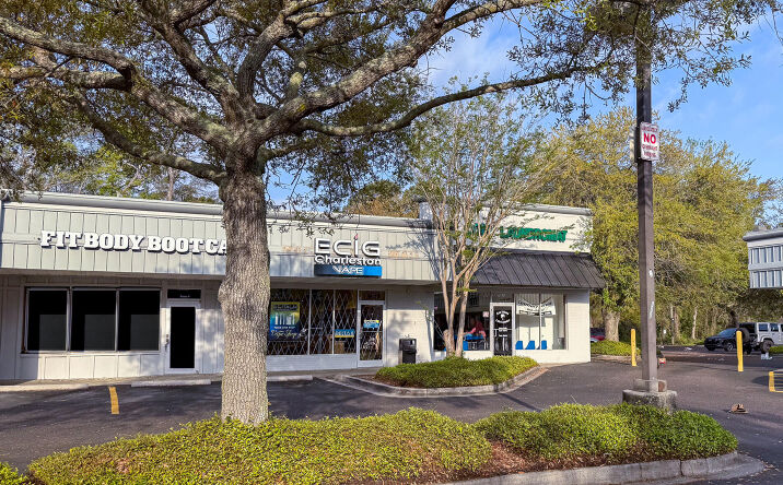 Pictures of Retail property located at 915 Folly Road # H, Charleston, SC 29412 for lease - image #1