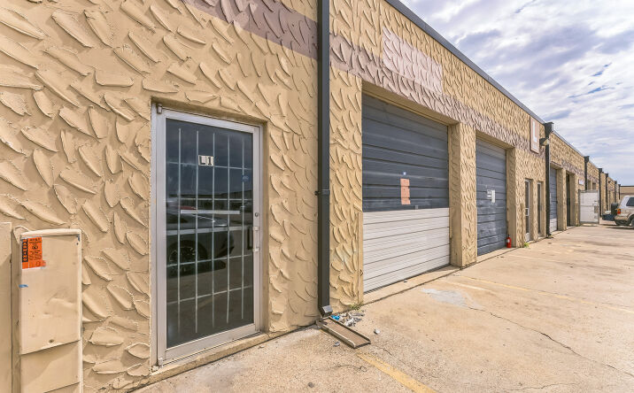 Pictures of Industrial property located at 1105 Colorado Ln, Arlington, TX 76015 for lease - image #1