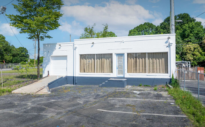 Pictures of Retail, Office, Industrial property located at 2709 N Tryon St, Charlotte, NC 28206 for lease - image #1