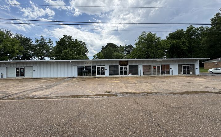 Pictures of Retail, Office property located at 110-120 N Robinson St, Senatobia, MS, Senatobia, MS 38668 for lease - image #1