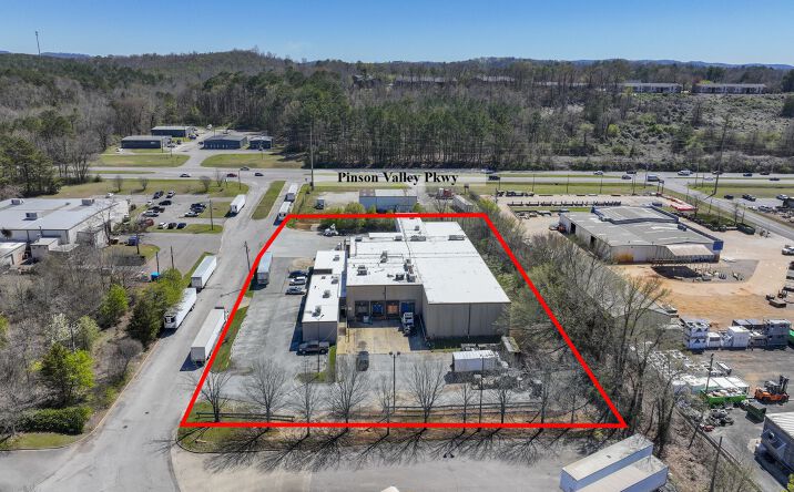 Pictures of Industrial property located at 1421 Robinwood Cir, Birmingham, AL 35217 for lease - image #1
