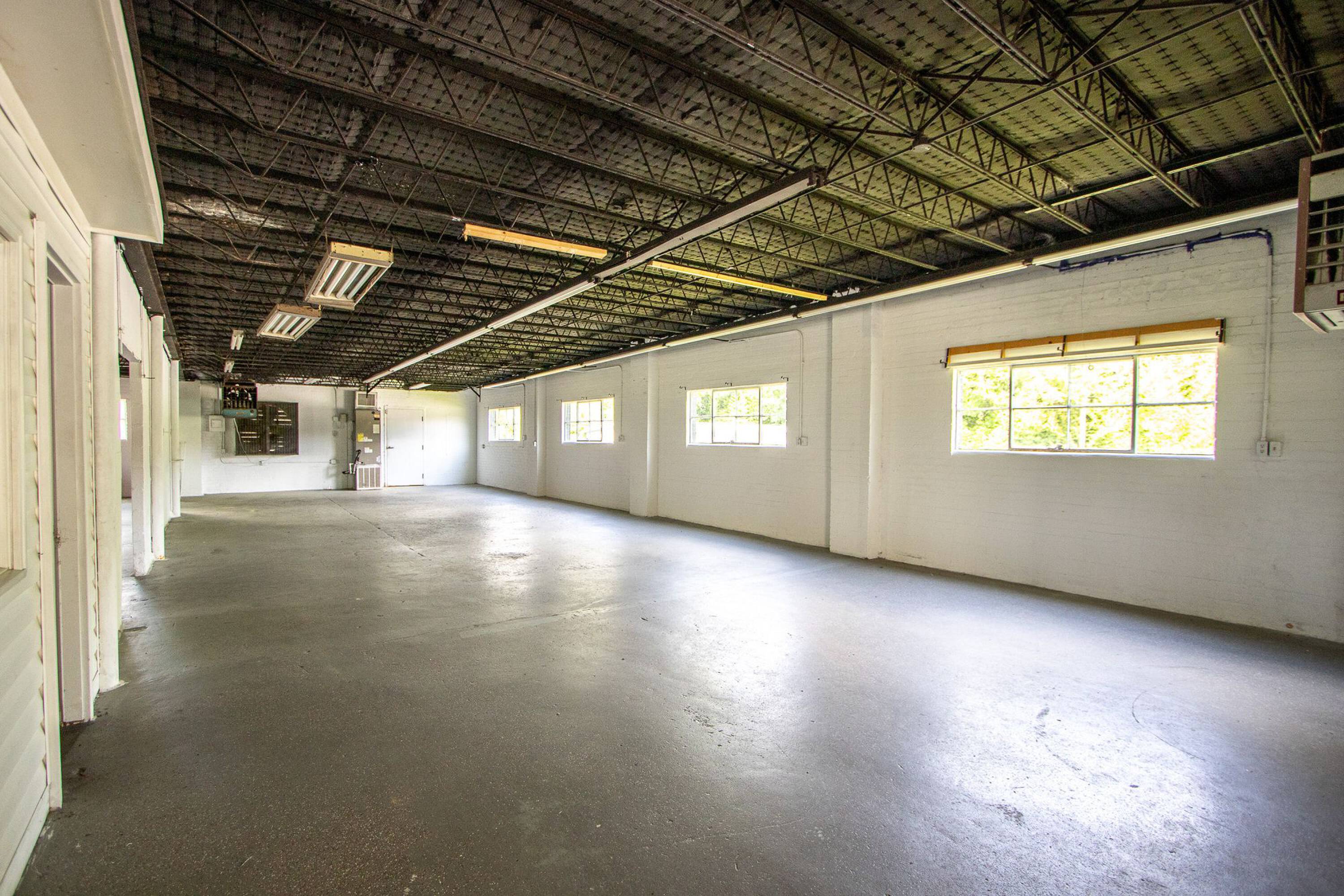2897748