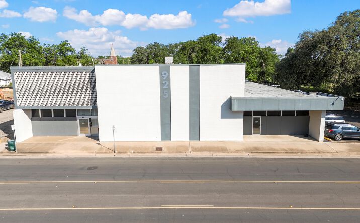 Pictures of Office, Land property located at 925 Columbus Ave, Waco, TX 76701 for lease - image #1