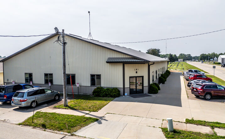 Pictures of Retail property located at 101 Fletcher Ave, Waterloo, IA 50701 for lease - image #1