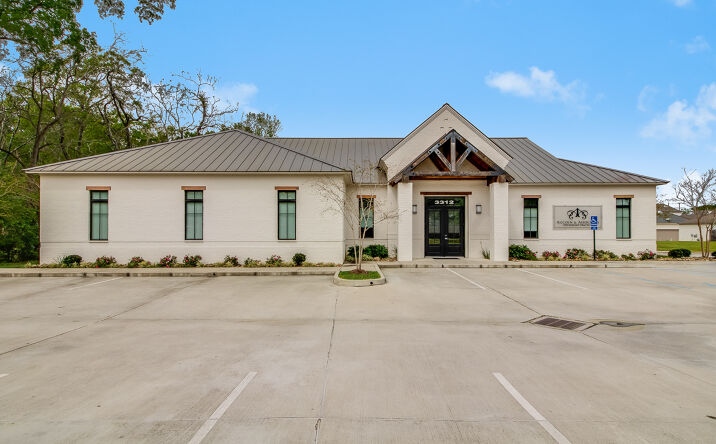 Pictures of Office property located at 3312 Kaliste Saloom Rd, Lafayette, LA 70508 for lease - image #1