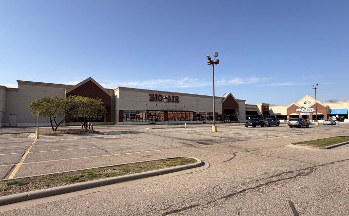 Pictures of Retail property located at 44801-44975 Hayes Rd, Sterling Heights, MI 48313 for lease - image #1