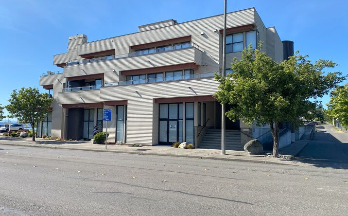 Pictures of Office property located at 612 S 227th St, Des Moines, WA 98198 for sales - image #1