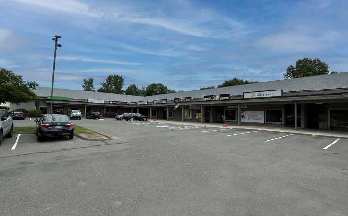 Pictures of Retail property located at 632 Cromwell Ave, Rocky Hill, CT 06067 for lease - image #1