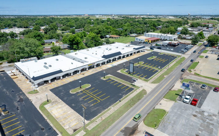 Pictures of Retail, Office, Restaurant property located at 1010 -1050 N Flood Ave, Norman, OK 73069 for lease - image #1